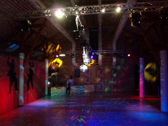 Soirée plus 25 ans grande salle Chéserex montage sono / structure et lights show