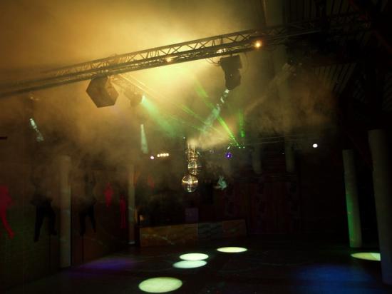 Soirée plus 25 ans grande salle Chéserex montage sono / structure et lights show