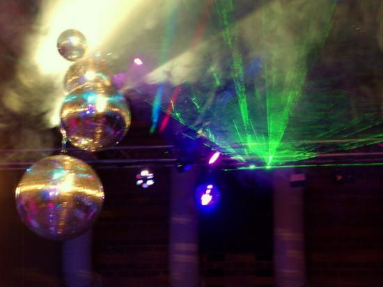 Soirée plus 25 ans grande salle Chéserex montage sono / structure et lights show