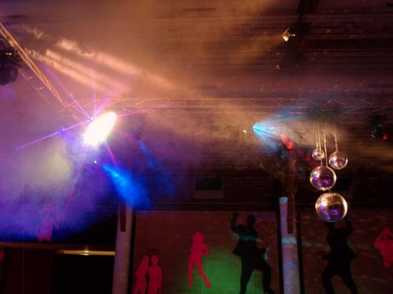 Soirée plus 25 ans grande salle Chéserex montage sono / structure et lights show
