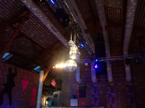 Soirée plus 25 ans grande salle Chéserex montage sono / structure et lights show