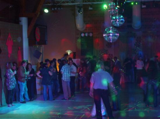 Soirée plus 25 ans grande salle Chéserex montage sono / structure et lights show