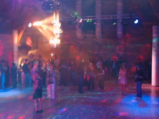 Soirée plus 25 ans grande salle Chéserex montage sono / structure et lights show